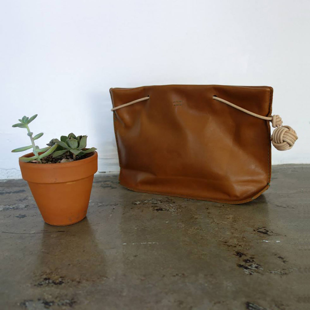 k(not) clutch in cognac(ready to ship)