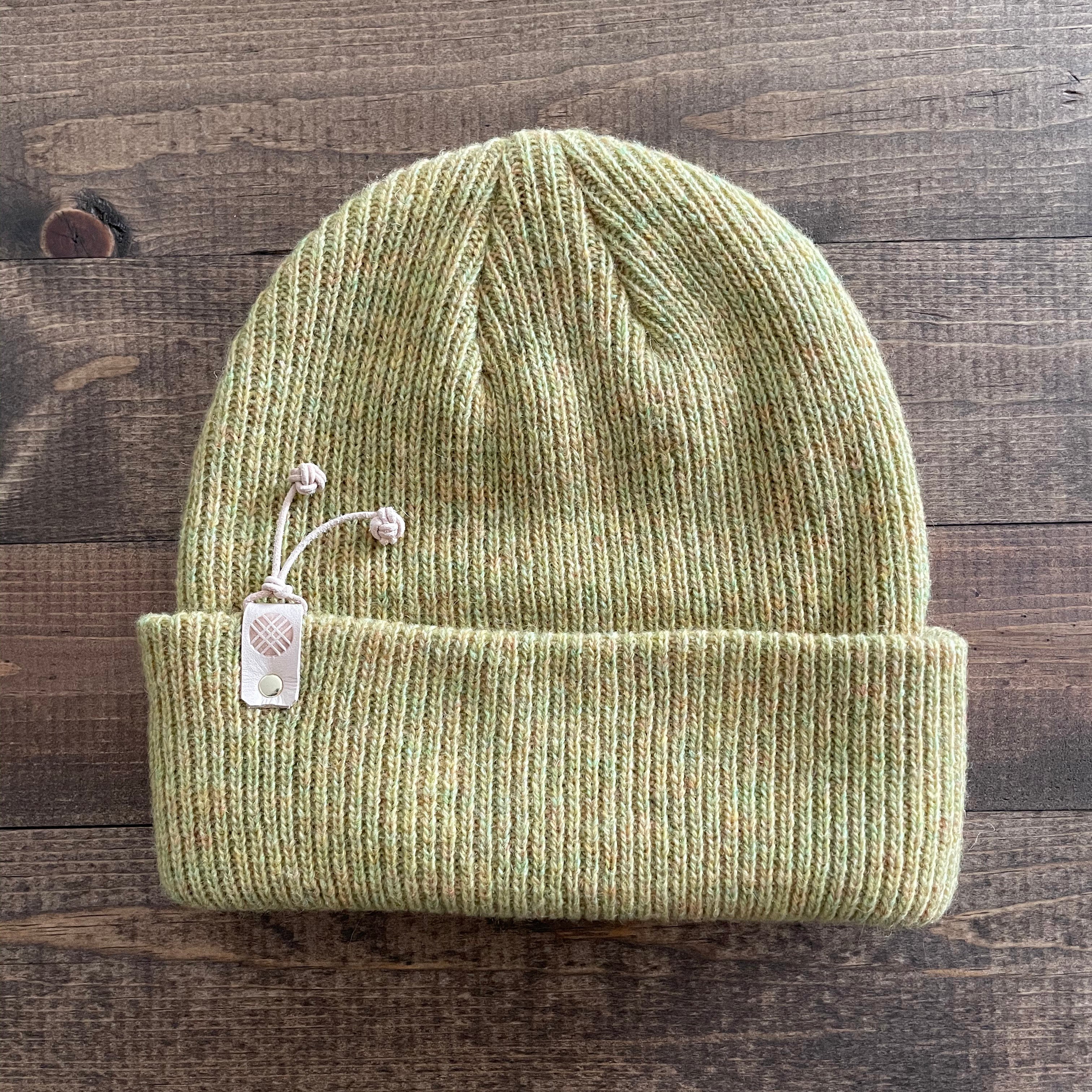 k(not) beanie in mustard