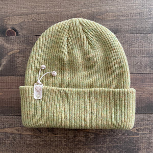 k(not) beanie in mustard
