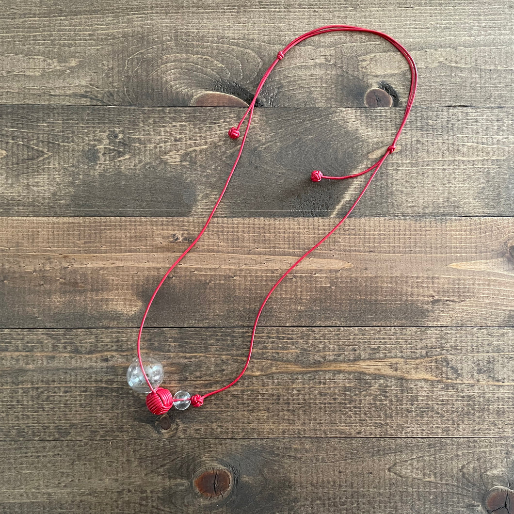 k(not) necklace in red
