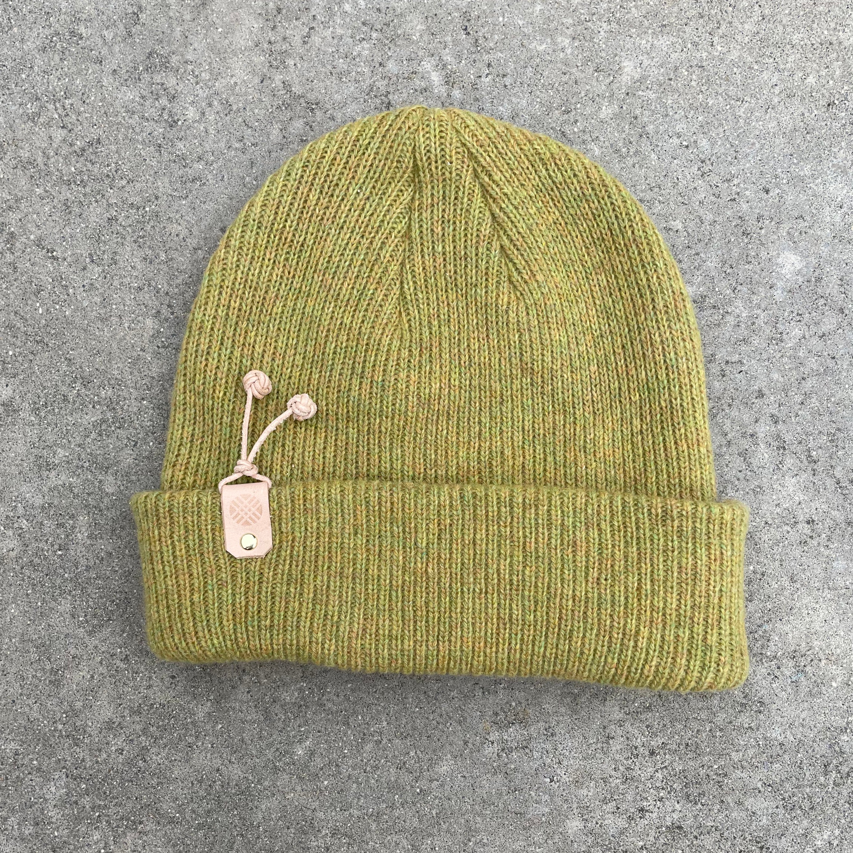 k(not) beanie in mustard