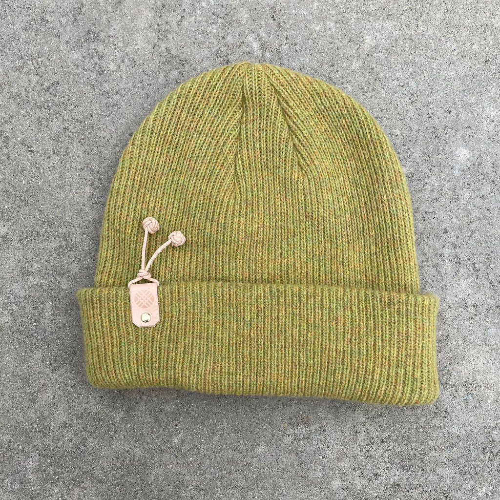 k(not) beanie in mustard