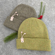 k(not) beanie in mustard